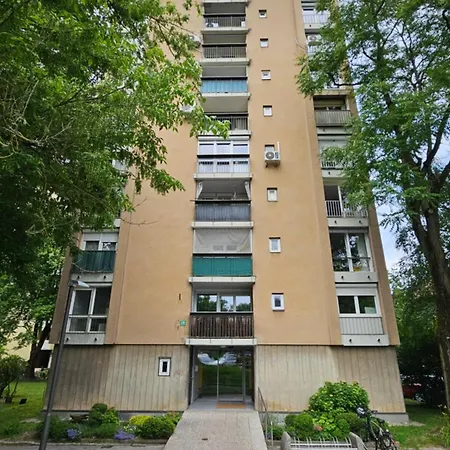 Rosalia Nastanitev v družini Ljubljana